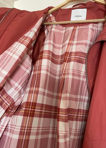 MANGO somon rengi uzun ince kapüşonlu mont - Görsel 5