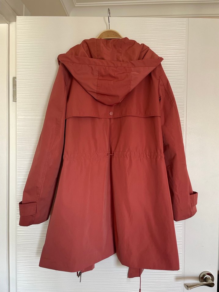 MANGO somon rengi uzun ince kapüşonlu mont - Görsel 3