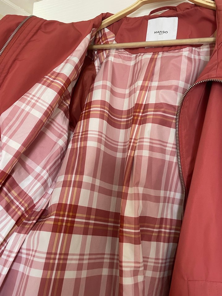 MANGO somon rengi uzun ince kapüşonlu mont - Görsel 5