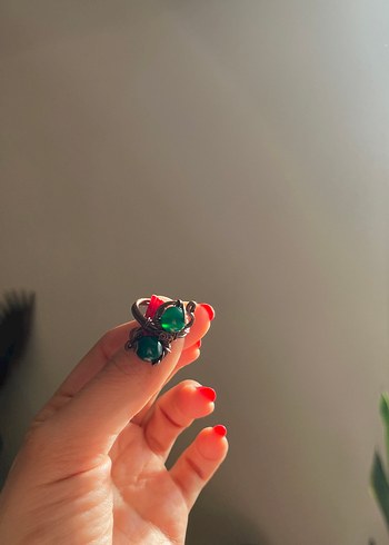 Yeşil Boncuklu Gotik Yüzük - Görsel 3