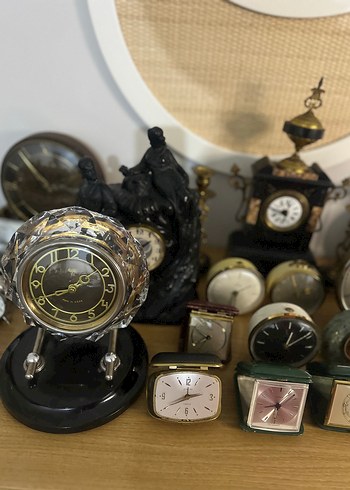 Koyu Gri Masa ve Duvar Saatleri Koleksiyonu - Görsel 4