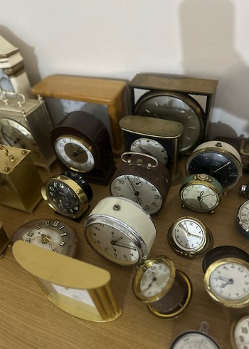 Koyu Gri Masa ve Duvar Saatleri Koleksiyonu - Görsel 6