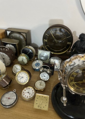 Koyu Gri Masa ve Duvar Saatleri Koleksiyonu - Görsel 5