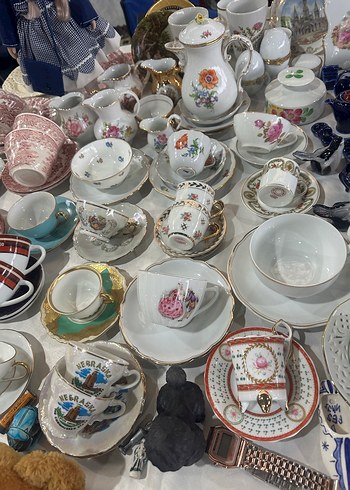 Çeşitli Desenli Beyaz Porselen Fincan Setleri - Görsel 3