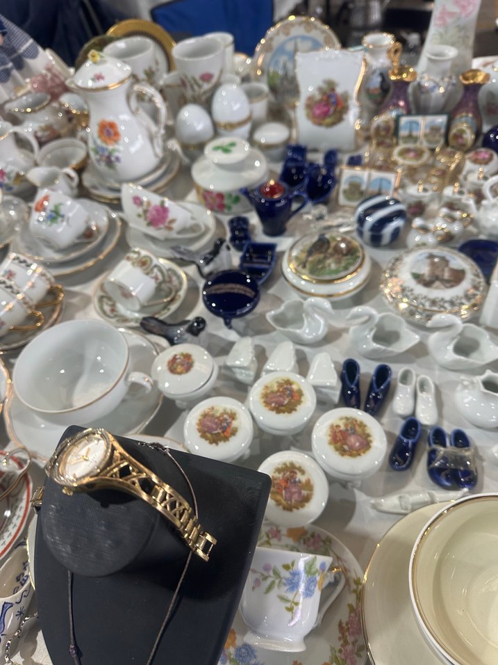 Çeşitli Desenli Beyaz Porselen Fincan Setleri - Görsel 4