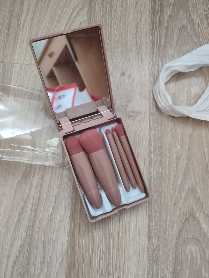 Bej aynalı seyahat Makyaj Fırçası Seti - Görsel 3