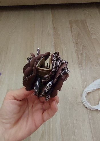 Accessorize leopar desenli gül şekilli saç tokası