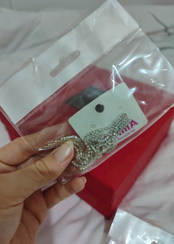 Gri Mini Püsküllü Kadın Küpe - Görsel 5