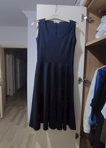 siyah Piliseli Uzun Kolsuz Elbise - Görsel 6