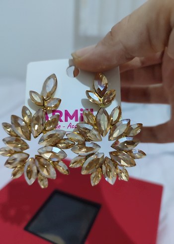 Altın Renkli Mini Pullu Küpe - Görsel 3