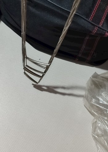 Gri Yılan Desenli Uzun Zincir Kolye - Görsel 3