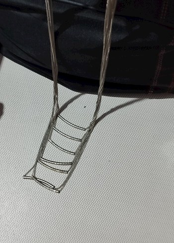 Gri Yılan Desenli Uzun Zincir Kolye - Görsel 5