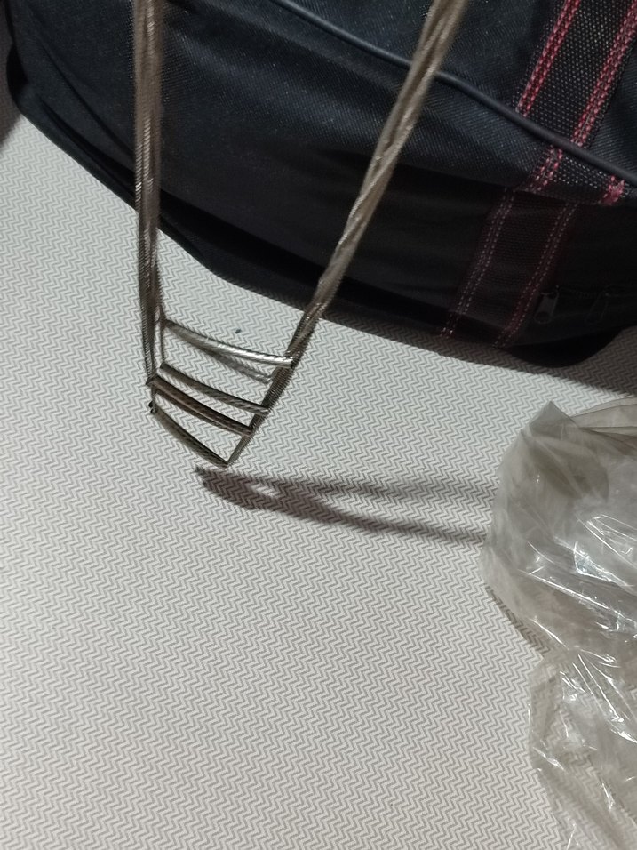 Gri Yılan Desenli Uzun Zincir Kolye - Görsel 3