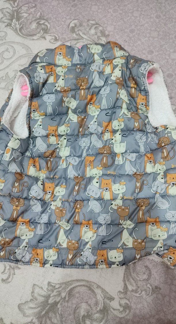 Kız Çocuk Gri Baskılı Kürklü Yelek - Görsel 3