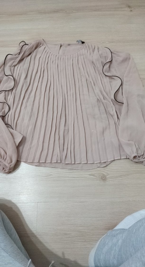 Bej Keten Kadın Bluz - Fırfırlı, Uzun Kollu - Görsel 2