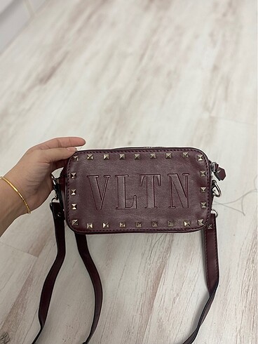 Valentino zımbalı çanta