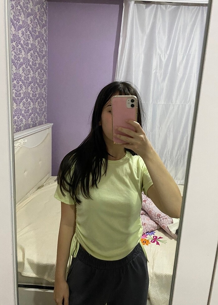 Kısa kollu yanları büzgülü tshirt bluz - Görsel 3