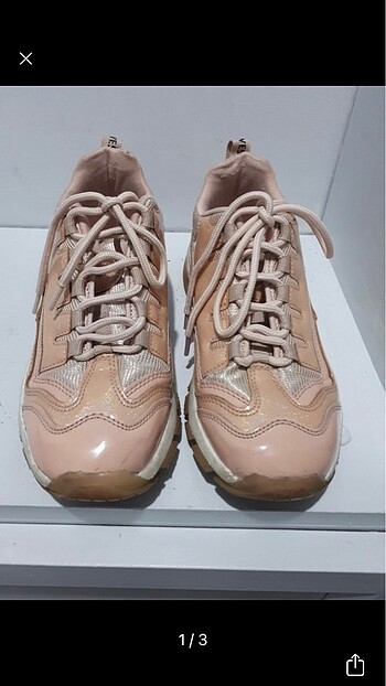 Nine West Sneaker