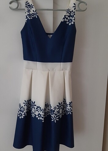 mavi beyaz kisa elbise