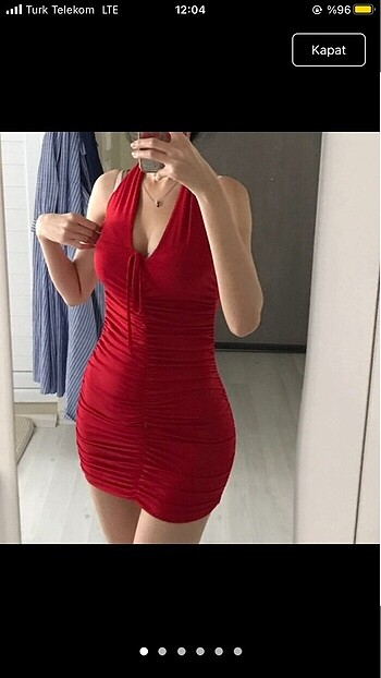 Sırt dekolteli kırmızı mini elbise