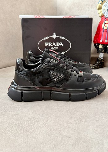 Prada 44