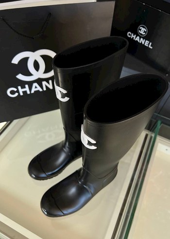 Siyah Chanel Tokalı İnce Topuklu Diz Boyu Kadın Çizme - Görsel 2