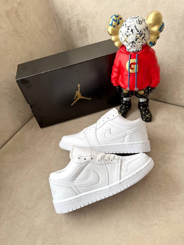 Nike Air Jordan | Triple White - Görsel 3