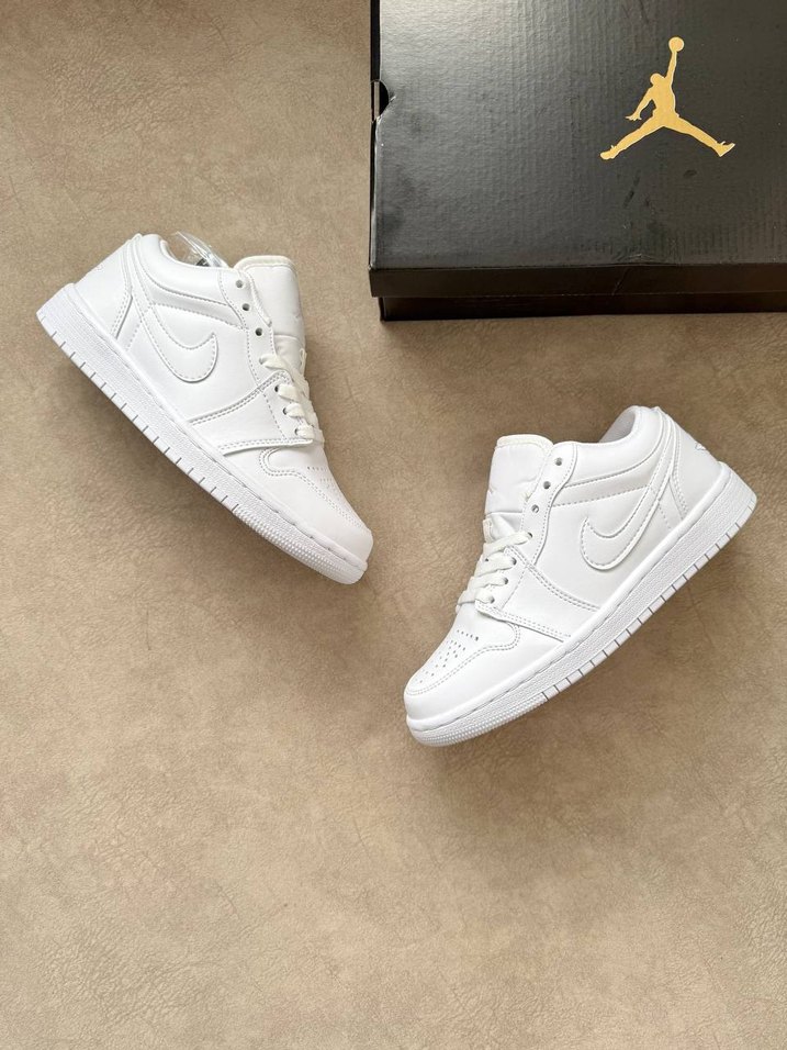 Nike Air Jordan | Triple White - Görsel 2
