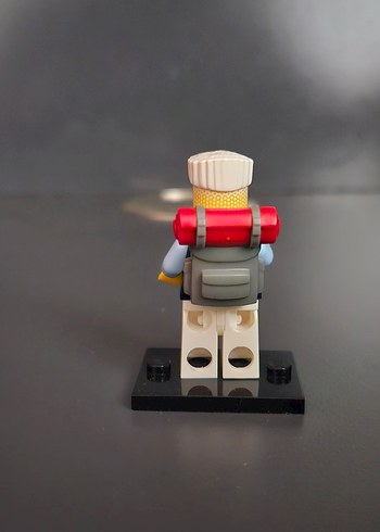 Beden Renkli Lego Figür Beyaz Pantolonlu
