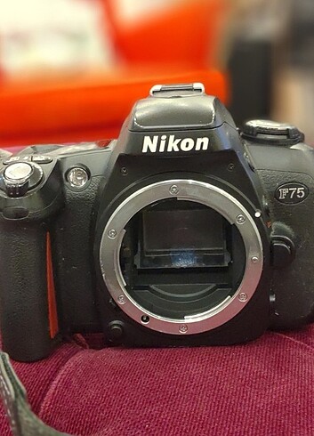 Nikon f75 fotoğraf makinesi