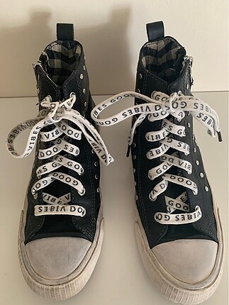 ZARA ZIMBALI CONVERSE