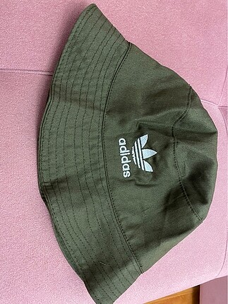 Adidas balıkçı şapka
