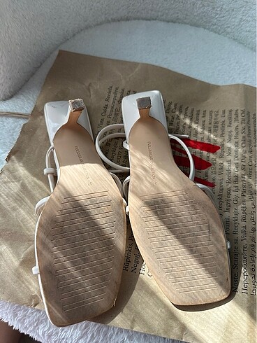 37 Beden Pull and bear beyaz topuklu sandalet
