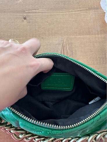 Zara zincir detaylı kapitone deri çanta - Görsel 6