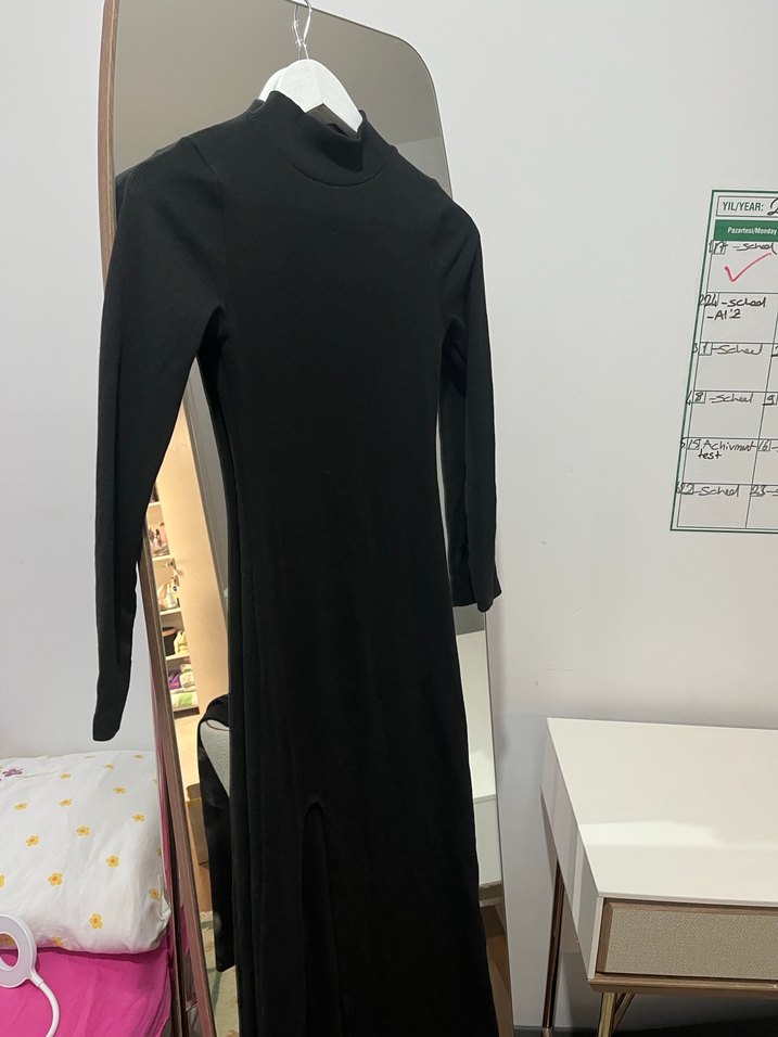 Uzun Siyah Yarım Boğazlı Elbise - Görsel 3