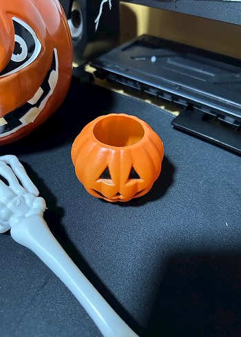 Cadılar Bayramı Balkabağı Süsleri ve İskelet Eli - Görsel 4