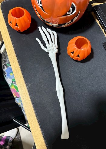 Cadılar Bayramı Balkabağı Süsleri ve İskelet Eli - Görsel 5