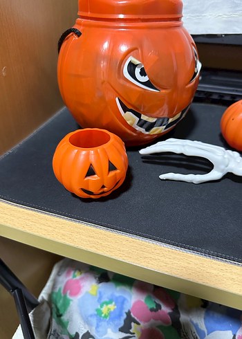 Cadılar Bayramı Balkabağı Süsleri ve İskelet Eli - Görsel 3