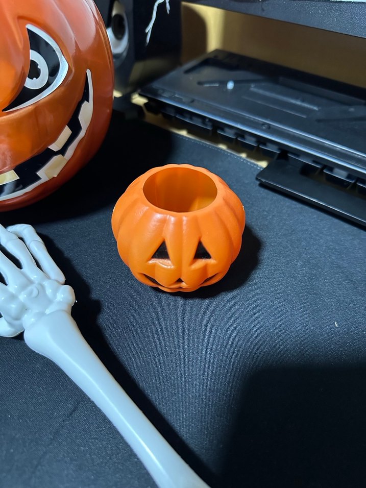 Cadılar Bayramı Balkabağı Süsleri ve İskelet Eli - Görsel 4