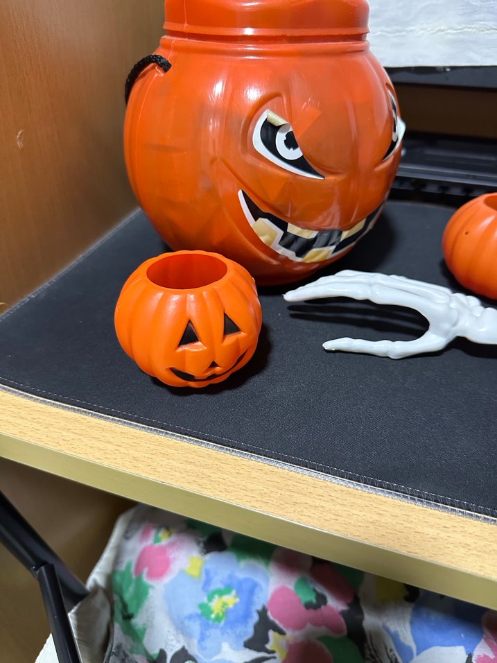 Cadılar Bayramı Balkabağı Süsleri ve İskelet Eli - Görsel 3