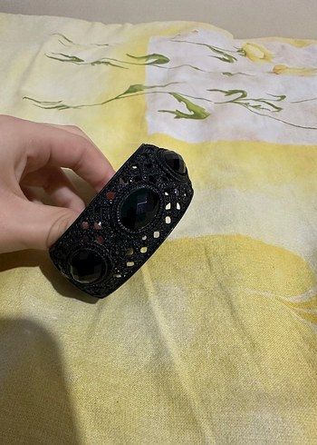 Siyah İşlemeli Boncuklu Gotik Bileklik