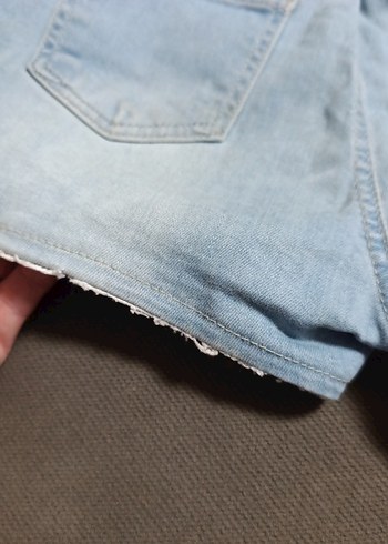 13-14 Yaş Beden Açık Mavi Düğmeli Mini Denim Şort