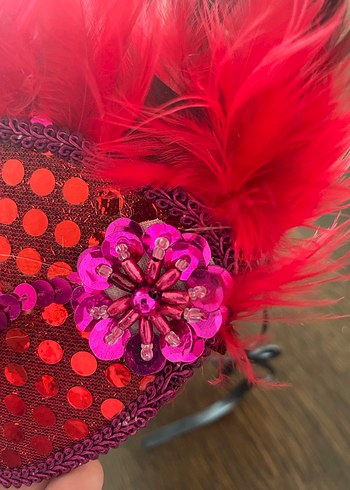 Kırmızı Pullu Tüylü Parti Maskesi - Görsel 7