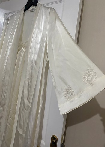 Uzun Beyaz Saten Gecelik Sabahlık - Görsel 8