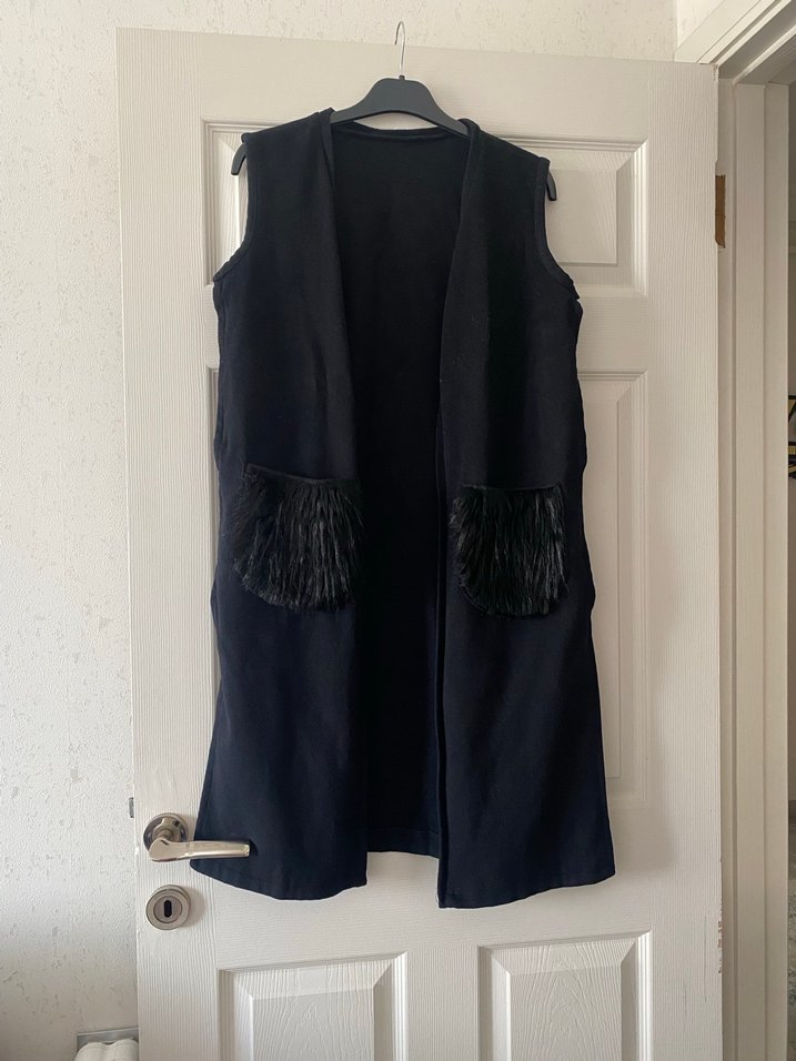 Siyah Uzun Kürklü Kolsuz Kadın yelek - Görsel 3