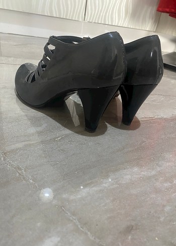 Gri Rugan Tokalı Stiletto Topuklu Kadın Ayakkabı - Görsel 6