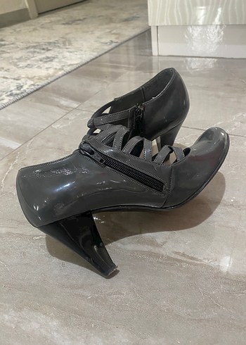 Gri Rugan Tokalı Stiletto Topuklu Kadın Ayakkabı - Görsel 4