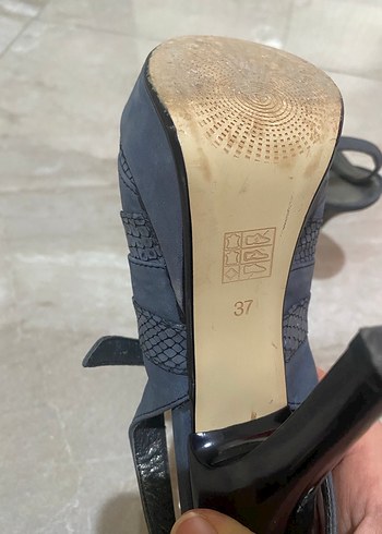 Gri Yılan Desenli Platform Topuklu Kadın Ayakkabı - Görsel 3