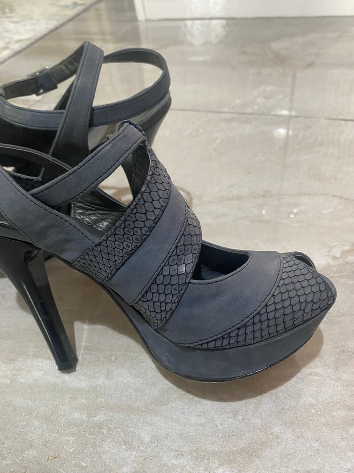 Gri Yılan Desenli Platform Topuklu Kadın Ayakkabı - Görsel 2