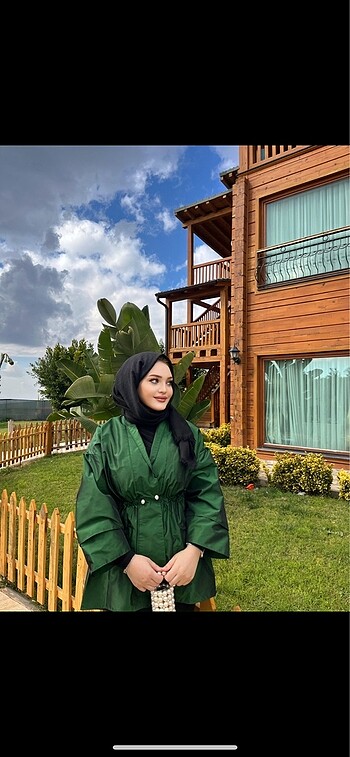 Zümrüt yeşili tafta ceket